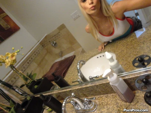 Portuguese blondie Erica Fontes enjoys stripping and showing her lovely body  - Piercing, Teen, Skinny, Cute, Blonde, Spreading, Non Nude, Pussy  - Photo 12