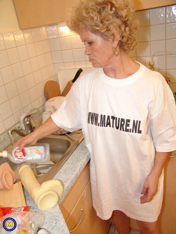 Mature slut Francsina takes a shower in her own piss after masturbating  - Granny, Mom, Mature, Saggy Tits, Pissing, Amateur, European, Feet, Spreading, Non Nude  - Photo 1