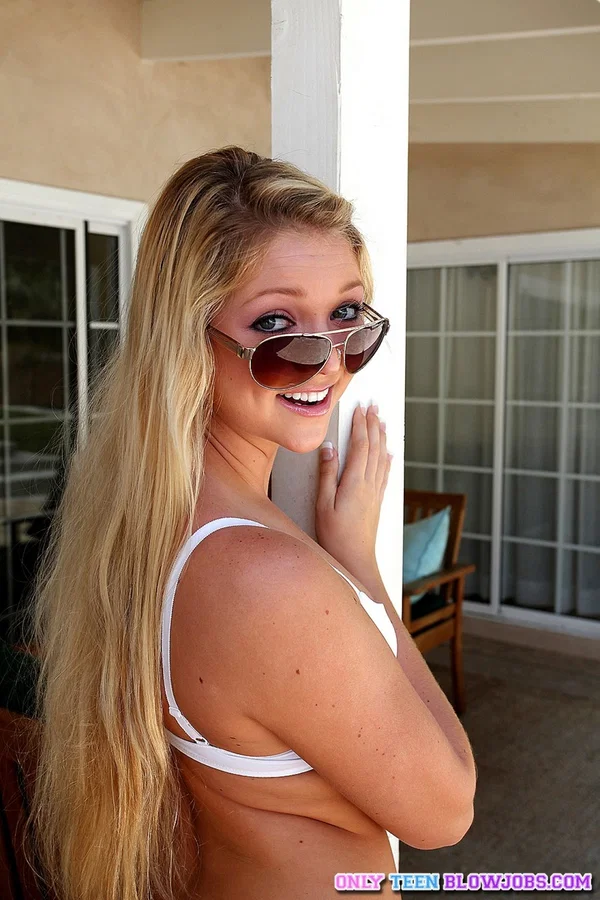 Tall blonde hottie Jessie Andrews gets naked and spreads her long legs  - Teen, Pretty, Blonde, Cute, Pussy, Feet, Glasses, Spreading, Non Nude  - Photo 2