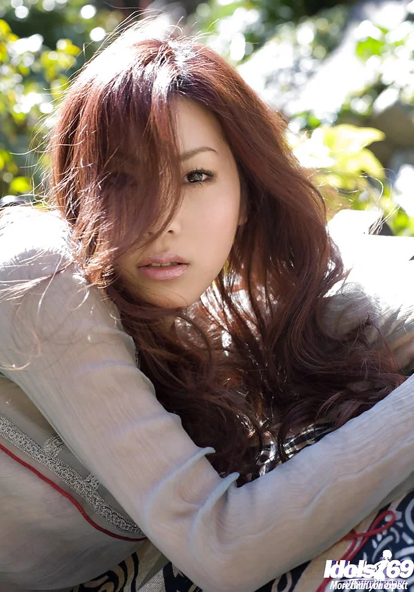 Seductive asian babe Shinohara Ryou uncovering her graceful body outdoor  - Asian, Japanese, Outdoor, Babe, Face, Skirt, Beautiful, Solo  - Photo 6