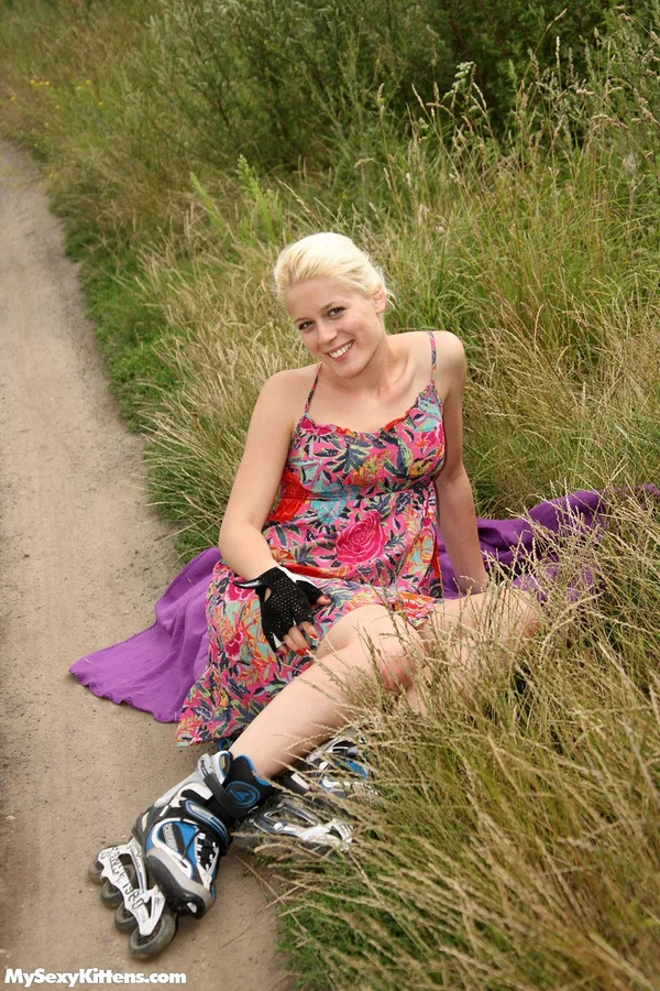 Rollerskating Euro girl pauses along the path to finger her horny clit  - Outdoor, Sports, Teen, European, Babe, Ass, Masturbation, Panties, Close Up, Clothed  - Photo 1