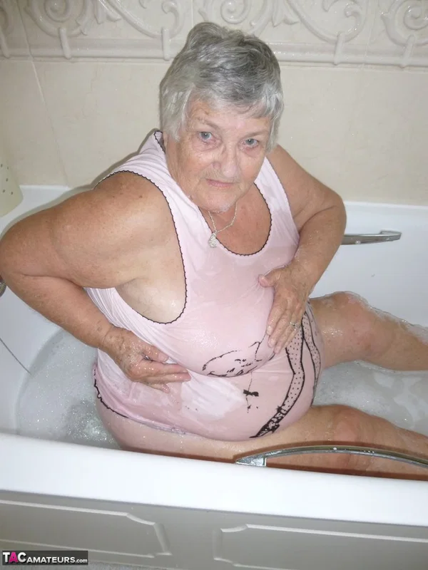 Old British fatty Grandma Libby gets naked while taking a bath  - SSBBW, Granny, BBW, Chubby, Bath, Thick, Curvy, Short Hair, Big Tits, Saggy Tits  - Photo 10