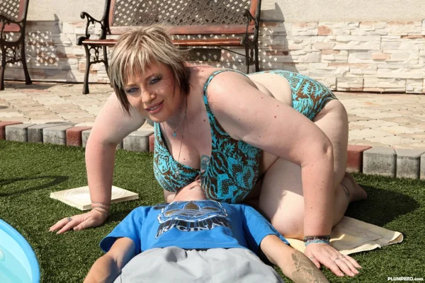 Mature BBW doffs her bikini to seduce young guy & get big tits cum covered  - Facesitting, BBW, Thick, Chubby, Curvy, MILF, Outdoor, Reality, Bikini, Big Tits  - Photo 6