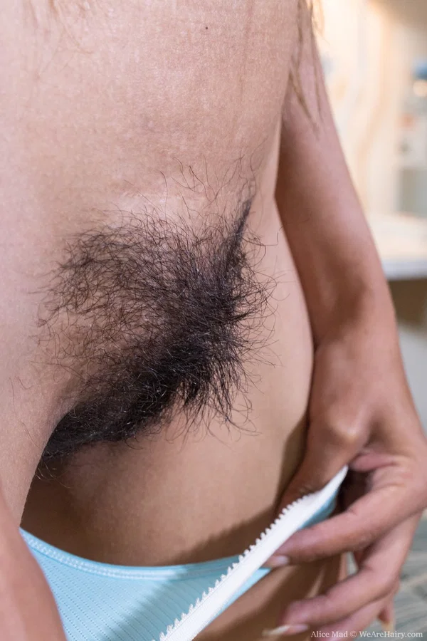 Sexy all-natural American Alice Mad playing with her hairy snatch on the bed  - Hairy, Sexy, Amateur  - Photo 8
