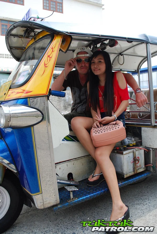 Pretty Asian Bew rides in a tuk tuk while showing her hot legs in booty shorts  - Thai, Mom, Asian, Amateur, Sexy, Tall, Skinny, British  - Photo 12