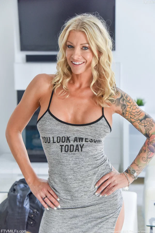 Tattooed blonde chick has this thing about sticking things up her filthy ass  - Tattoo, MILF, Mature, Fingering, Pussy, Babe, Anal, Spreading, Clothed, Blonde  - Photo 1