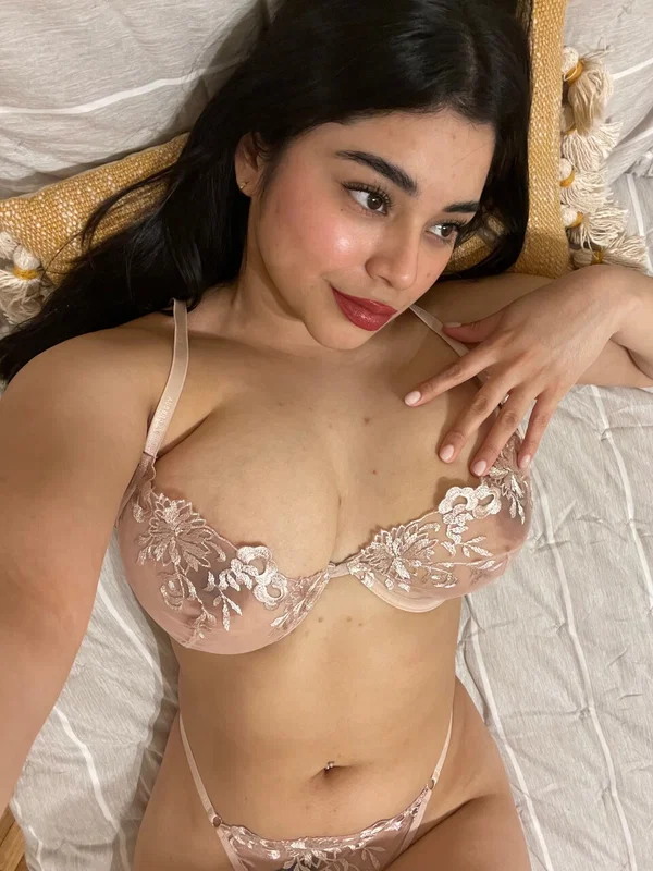 OnlyFans Sweetie Angelina performed by Sweetie Angelina Porn Gallery  - Curvy, Thick, Solo, Lingerie, Big Tits, PAWG, Chubby, Amateur, Non Nude, BBW  - Photo 16