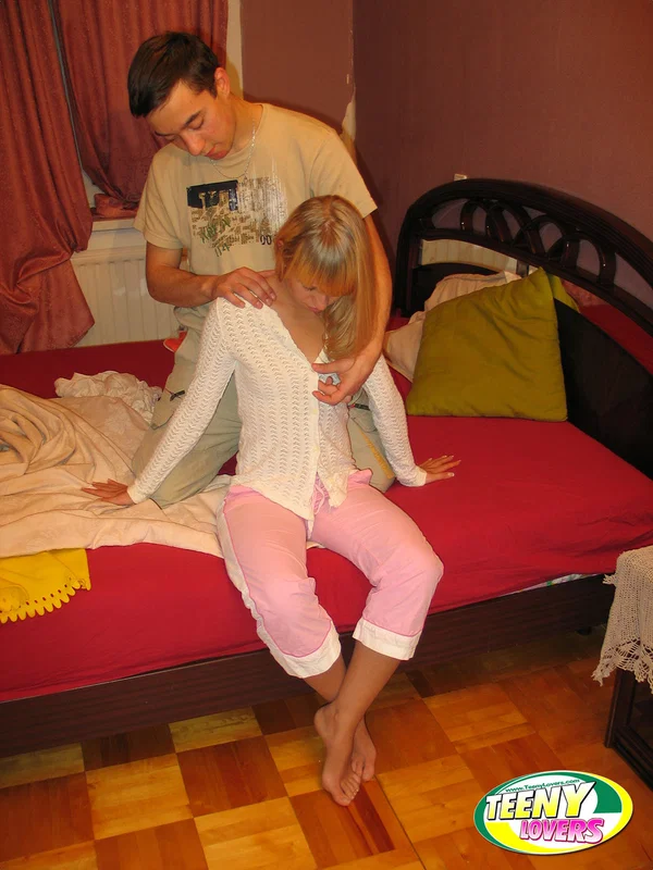 Pretty blonde Cassie receives a nice erotic massage and gets fucked  - Amateur, Teen, Blonde, Spreading, European, Pussy, Cute, Non Nude  - Photo 1