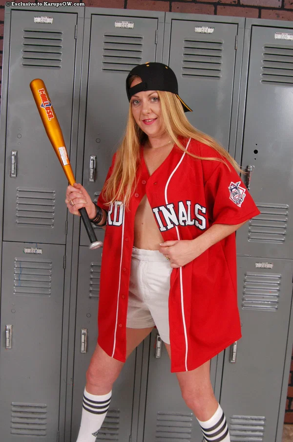 Baseball fan Tammy comes in locker room to perform amazing solo show  - Mature, MILF, Amateur, Pussy, Spreading  - Photo 1