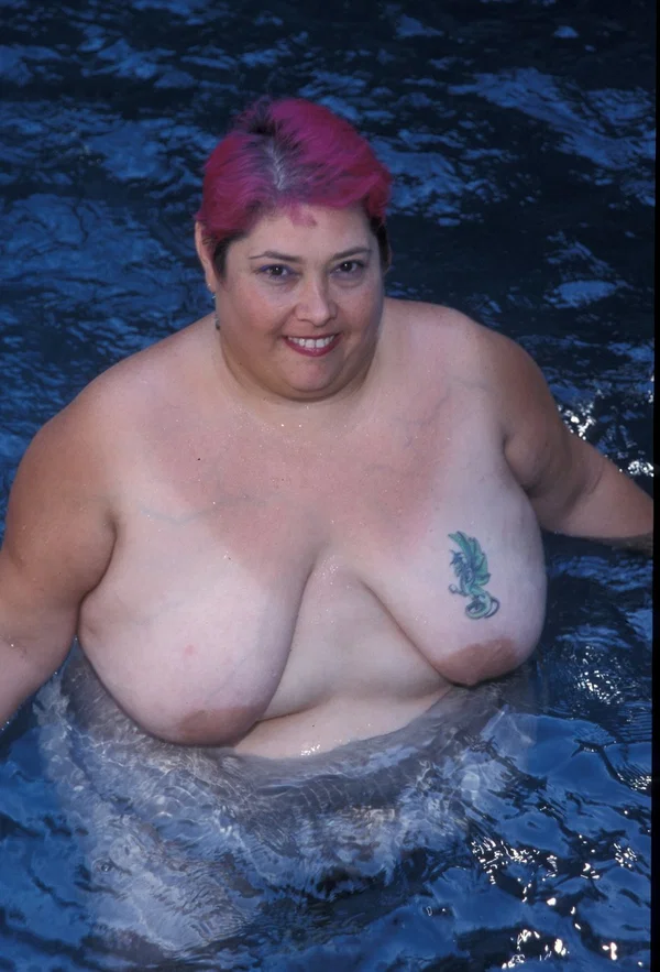 Charming BBW Cadence Harden stripping and posing butt naked poolside  - SSBBW, BBW, Chubby, Thick, Curvy, Pussy, Short Hair, Outdoor, Big Tits, Non Nude  - Photo 7