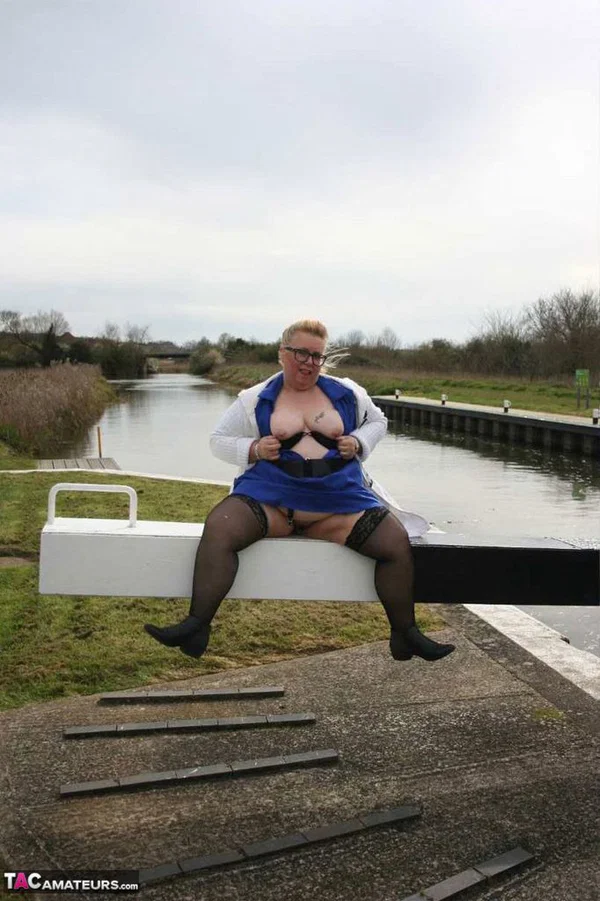 Fat amateur Lexie Cummings exposes tits and twat at a lock  - SSBBW, BBW, MILF, Non Nude, Stockings, Outdoor, Amateur, Glasses, Upskirt, Chubby  - Photo 11