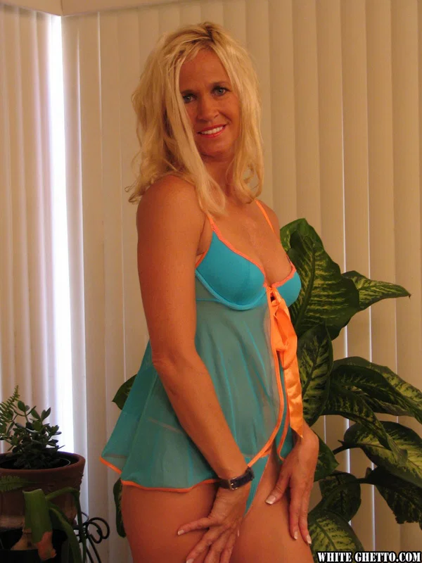 Hot blonde MILF Tabitha gobbles cock & has her pussy fucked in steamy closeup  - Mature, MILF, Pussy, Blonde, Blowjob, Big Tits, Non Nude, Spreading  - Photo 6