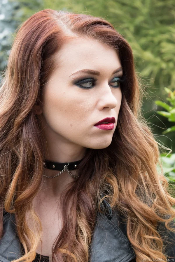 Erotic pornstar lesbian babes Samantha Bentley & Misha Cross enjoying outdoors  - Lesbian, Public, British, Reality, Pornstar, Face, Outdoor, Brunette, Kissing, Non Nude  - Photo 1
