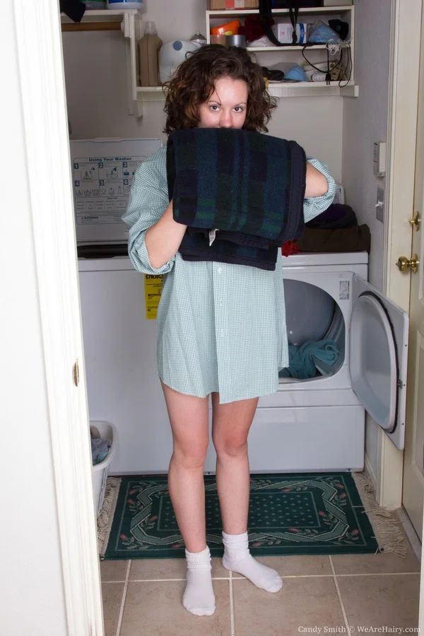 Petite cutie with hairy vagina Candy Smith undresses in laundry room  - Wife, Curly, Amateur, Undressing, Hairy, Socks, PAWG, Natural Tits, Brunette, Pussy  - Photo 4