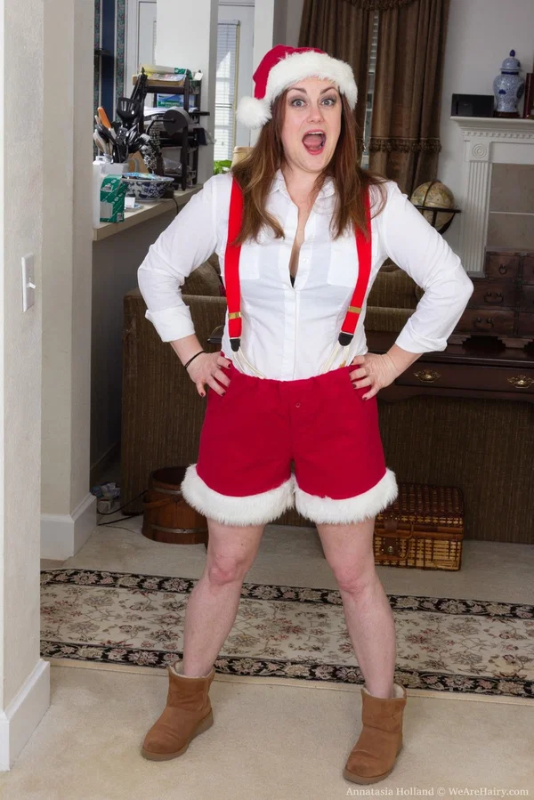 Amateur BBW Annatasia Holland tugs on her pubic hairs after uncupping big tits  - BBW, Christmas, Hairy, MILF, Amateur, Spreading, Chubby, Big Tits, Pussy, Curvy  - Photo 1
