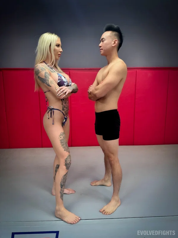 Evolved Fights performed by Cassidy Luxe, James Bang Nude Photos  - Mom  - Photo 4