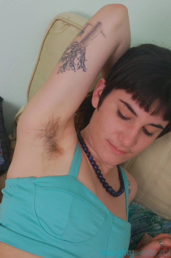 Short-haired amateur Joey Minx flaunts her feet & hairy body parts on the bed  - Feet, Hairy, Pale, Amateur, Undressing, Shorts, Non Nude, Pretty, Armpit, Pussy  - Photo 3