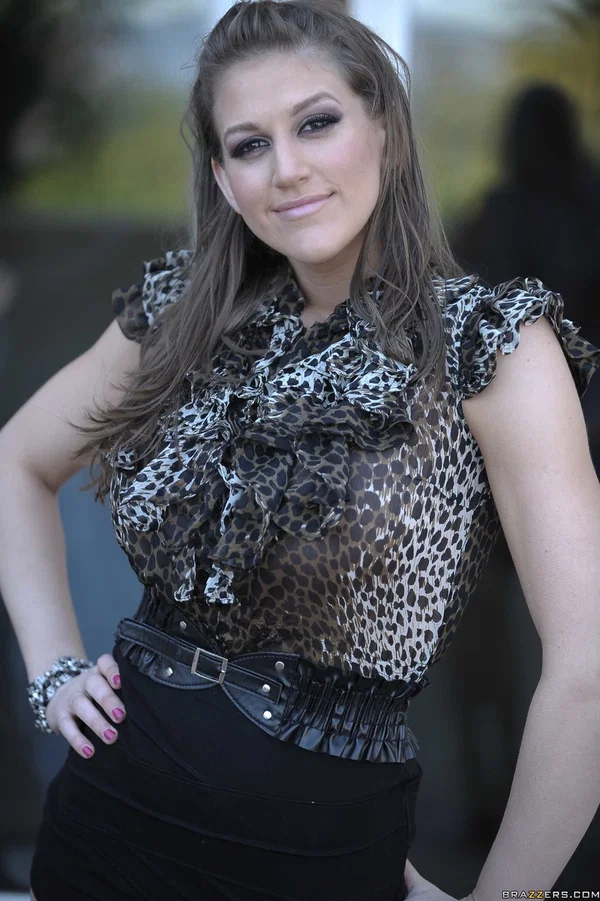 Brunette chick Eve Laurence model non nude in short skirt and nylons  - Pornstar, Non Nude, Brunette, Outdoor  - Photo 2