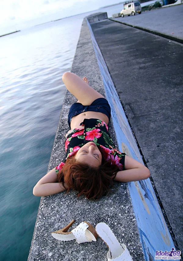 Japanese teen Nao Yoshizaki exposes her tits and bush on her way to the beach  - Japanese, Asian, Teen, Public, Nipples, Panties, Natural Tits, Hairy, Clothed, Outdoor  - Photo 14