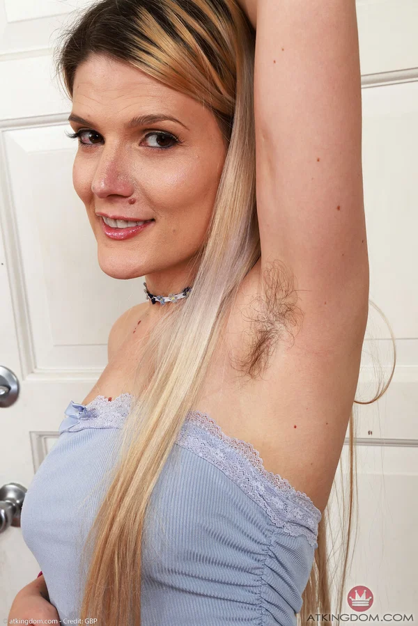 Sexy blonde teen Riley Rose shows her bare feet while getting naked  - Mature, Amateur, Teen, Petite, Blonde, Cute, White  - Photo 1