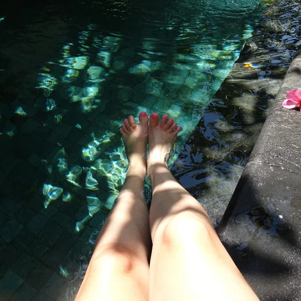 Amateur babe Elite Rose filming her sexy wet feet and toes outdoors  - Feet, Amateur, Close Up, Outdoor, Legs, Non Nude, Pretty, White  - Photo 7