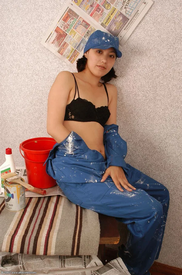 Asian amateur Elena stripping off painter's clothes to model in the nude  - Asian, Amateur, Feet, Legs, Panties, Ass, Lingerie, Shaved, Spreading, Undressing  - Photo 3