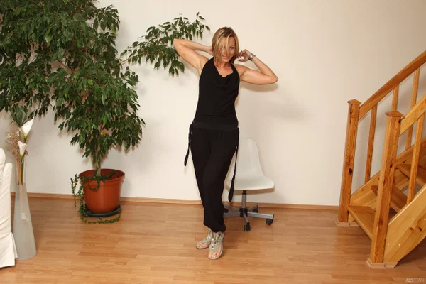 Amateur teen in a black dress Sandra Sanchez reveals her body at a casting  - Czech, Casting, MILF, Blonde, Amateur, Natural Tits, Clothed, Undressing, Ass, Skinny  - Photo 4