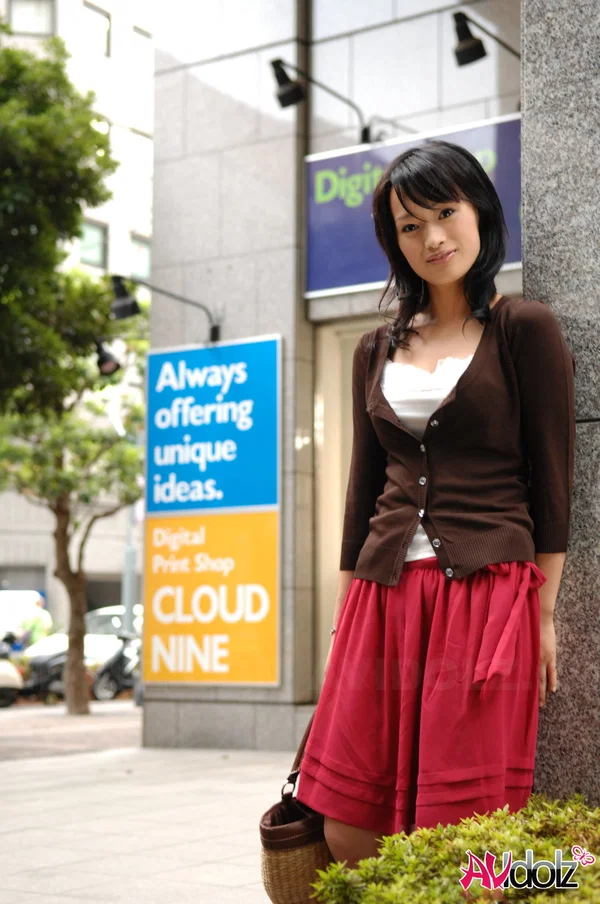 Japanese beauty Mio Kanna strolls downtown in a knee-length skirt  - Japanese, Asian, Non Nude, Teen, Skirt, Babe, Outdoor, Brunette, High Heels, Beautiful  - Photo 12