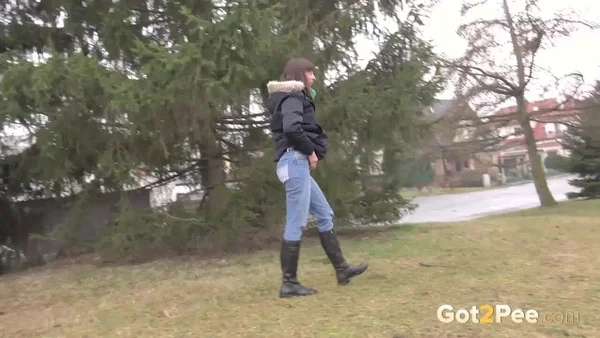 Caucasian girl pulls down her jeans while pissing on a grassy field  - Pissing, Boots, Public, Shaved, Outdoor, Jeans, Close Up, Babe, Beautiful, Solo  - Photo 15