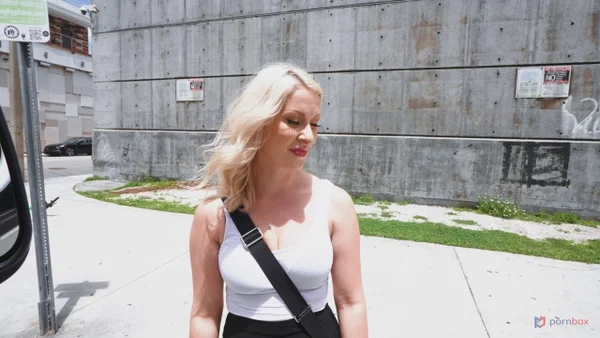 Blonde with big tits Sydney Paige has hardcore sex with a stranger in his car  - MILF, Hardcore, Reality, Sexy, Handjob, Anal, Stockings, Ass, Clothed, Big Tits  - Photo 9