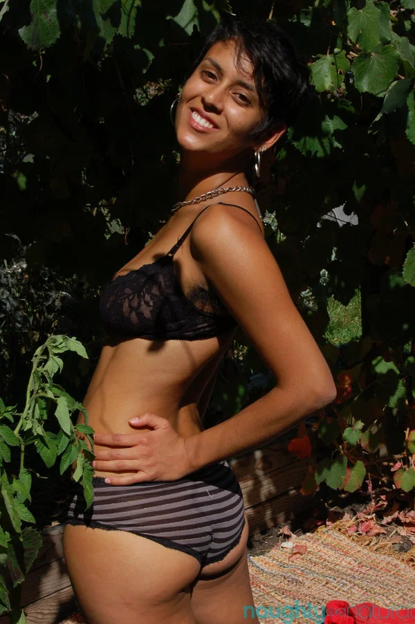 American Sonya undresses in the garden & flaunts her big tits and fuzzy twat  - Short Hair, Hairy, MILF, Amateur, Beautiful, Big Tits, Outdoor, Sexy, Tall, Spreading  - Photo 7