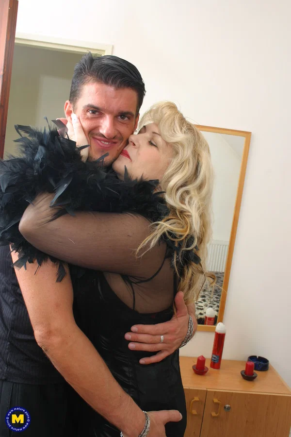 Mature hottie Sofia gets her hungry pussy eaten out & rammed by her young man  - Mature, BBW, Chubby, Curvy, Thick, Amateur, European, Spreading, Pussy, Big Tits  - Photo 9
