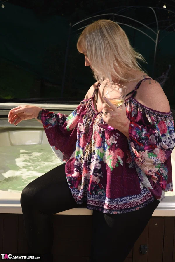 Fat older blonde Melody peels off black leggings afore an outdoor hot tub  - Mature, BBW, Curvy, Thick, Yoga Pants, Pool, Chubby, Amateur, Outdoor, Non Nude  - Photo 5