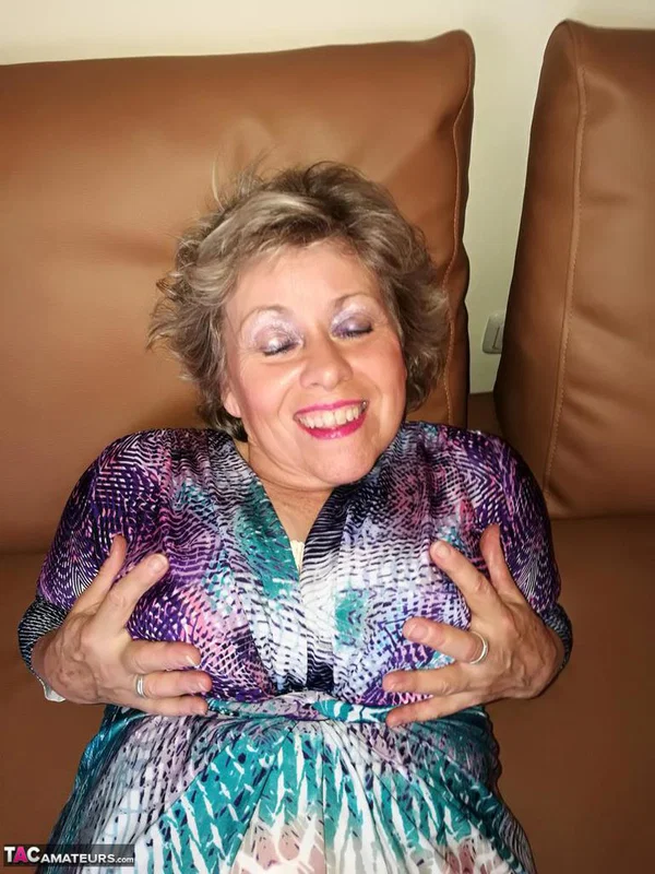 Mature woman hikes up her dress to finger fucked her moist beaver in nylons  - Granny, BBW, Amateur, Stockings, Clothed, Hairy, Spreading, High Heels, Pussy, Ass  - Photo 8