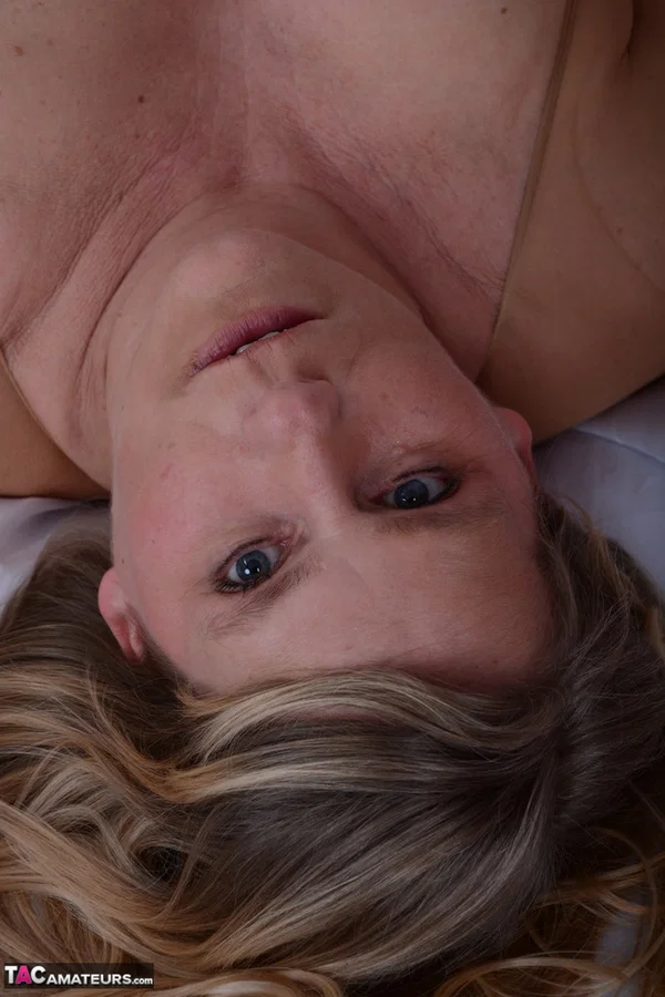 Topless mature blonde Sweet Susi pulls down her pantyhose on top of a bed  - Pantyhose, Mature, BBW, Chubby, MILF, Curvy, Thick, Amateur, Face, Close Up  - Photo 19