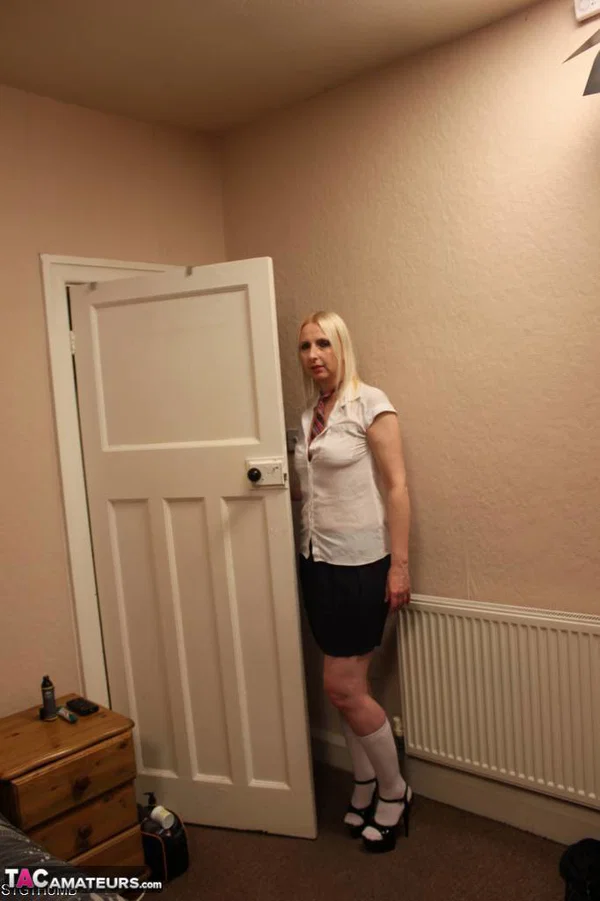 Older UK blonde Tracey Lain spills jizz from her mouth after anal sex  - Schoolgirl, Amateur, Mature, MILF, Cum In Mouth, Cumshot, Anal, British, Upskirt, Close Up  - Photo 1