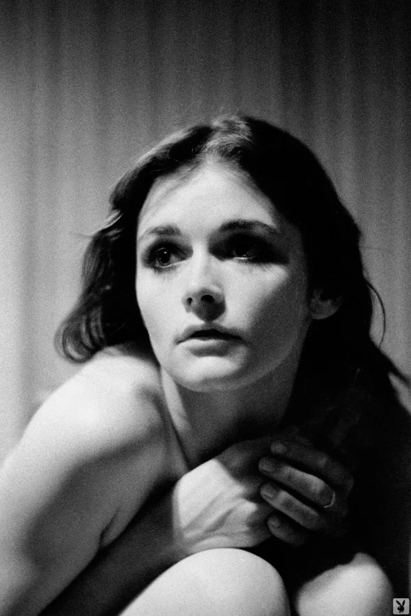 Black and white playboy photos of Margot Kidder with her hairy muff  - Centerfold, Beautiful, Babe, Solo, Outdoor, Glamour, Model, Brunette  - Photo 1