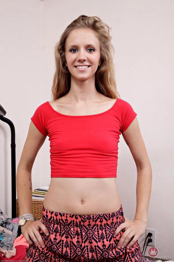 Cute blonde teen Rachel James exposes her skinny body and inviting pussy  - Teen, Petite, Skinny, Amateur, Blonde, Cute, White  - Photo 1