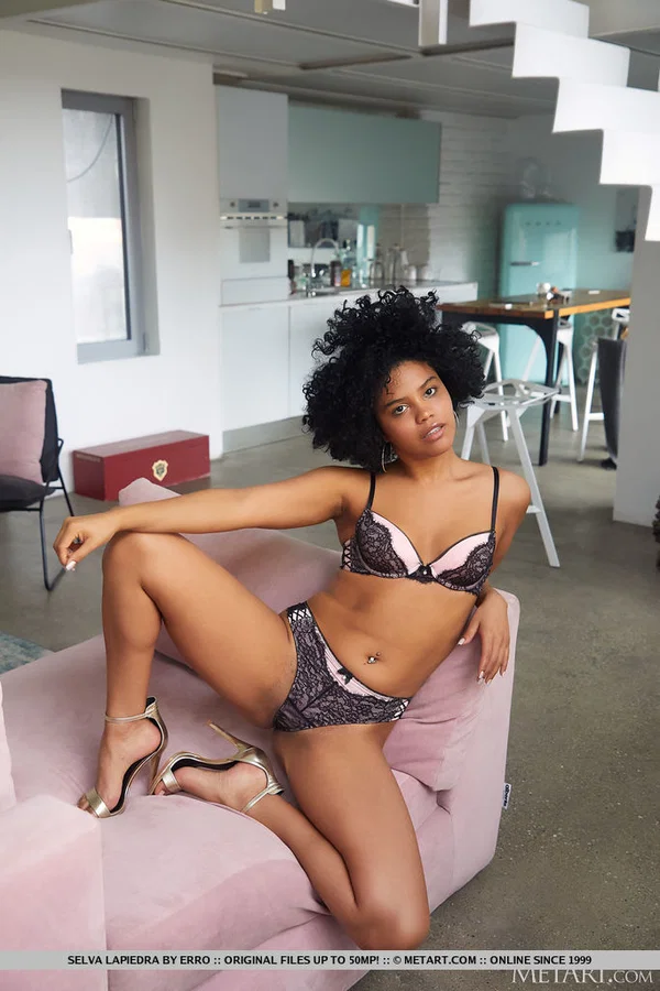 Hot Brazilian teen Selva Lapiedra gets totally naked during a solo show  - Brazilian, Latina, Teen, Close Up, Redhead, Model, Face, High Heels, Cute, Lingerie  - Photo 4