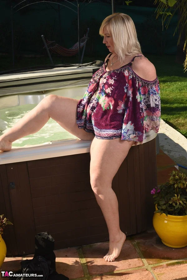 Fat older blonde Melody peels off black leggings afore an outdoor hot tub  - Mature, BBW, Curvy, Thick, Yoga Pants, Pool, Chubby, Amateur, Outdoor, Non Nude  - Photo 15