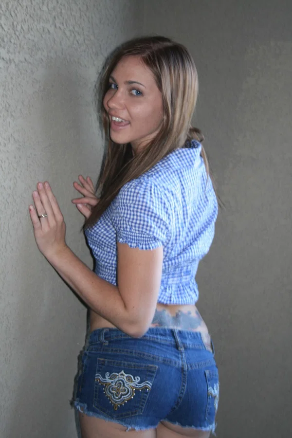 Gorgeous amateur teen flaunts her tattoos & her curvy ass in a sexy striptease  - Amateur, Solo, Non Nude, Shorts, Brunette, Undressing, Perfect, Cute, Teen, Petite  - Photo 4