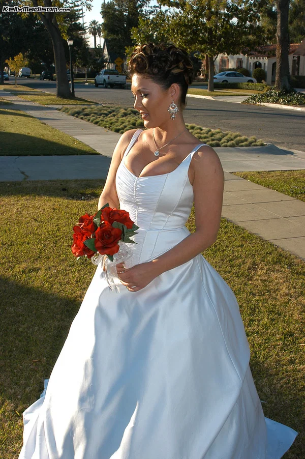 Curvy American MILF Claire Dames flashes her big tits on her wedding day  - Groupsex, Wedding, MILF, Chubby, BBW, Curvy, Thick, Perfect, Outdoor, Pornstar  - Photo 11