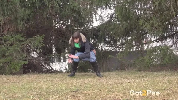 Caucasian girl pulls down her jeans while pissing on a grassy field  - Pissing, Boots, Public, Shaved, Outdoor, Jeans, Close Up, Babe, Beautiful, Solo  - Photo 13