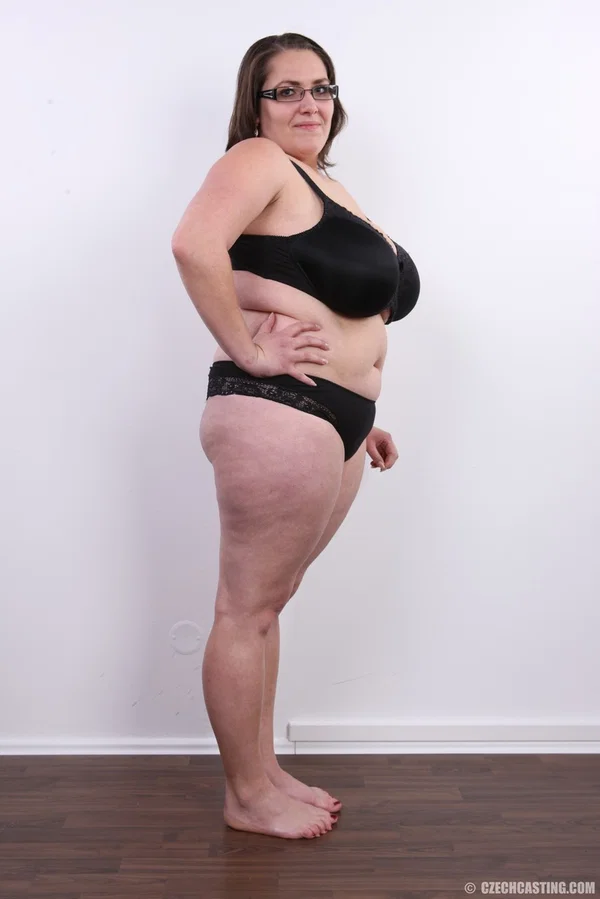 Amateur woman with glasses loses her clothing to model naked for the first time  - Chubby, Curvy, Saggy Tits, Big Tits, BBW, Casting, Czech, Glasses, Close Up, Clothed  - Photo 8
