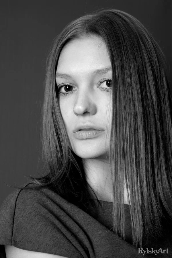 Young beauty Maye hits upon great poses while completely naked  - Teen, Face, Beautiful, Pussy, Shaved, Nipples, Close Up, Spreading, Model, Tiny Tits  - Photo 1