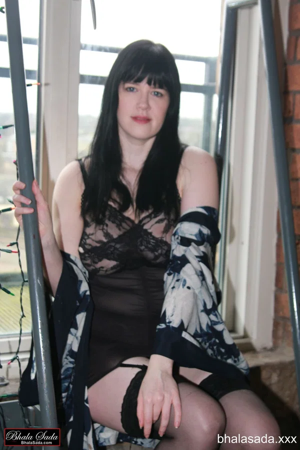 Dark-haired MILF posing in her super sexy black outfit in a solo  - MILF, Stockings, Beautiful, Skirt, Brunette, Legs, Non Nude, High Heels, Outdoor, Babe  - Photo 11