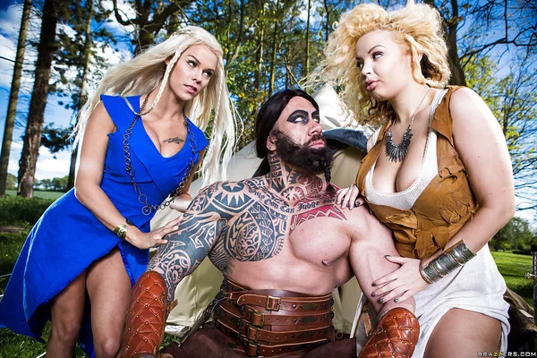 Cosplay pornstars Aruba Jasmine and Peta Jensen have threesome outdoors  - Cosplay, Pornstar, Outdoor, European, Big Tits, Groupsex, Ass, Threesome, Hairy, Cowgirl  - Photo 3