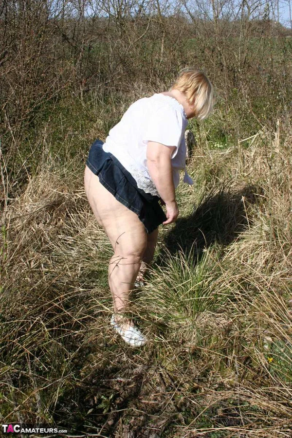 Obese blonde Lexie Cummings has sex while on a bank in the country  - BBW, Mature, Glasses, Skirt, Chubby, Curvy, Thick, Piercing, Short Hair, Outdoor  - Photo 10