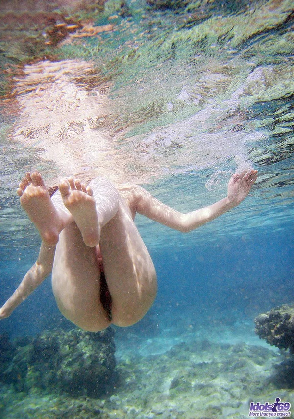 Japanese model Nao Yoshizaki goes skinny dipping while hanging at the beach  - Underwater, Japanese, Asian, Outdoor, Beach, Babe, Jeans, Legs, Ass, Solo  - Photo 16