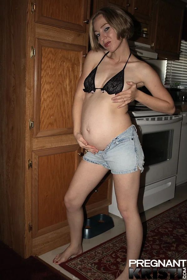 Heavily pregnant girl doffs bikini top and denim shorts to model totally naked  - Pregnant, Amateur, Shorts, Kitchen, Babe, Ass, Tiny Tits, Undressing, Solo, Beautiful  - Photo 4